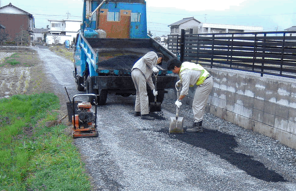 施工状況の写真（道路修繕）