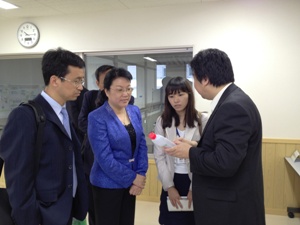 クリーンセンターを見学する侯副市長