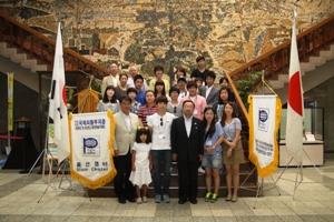 蔚山PTPI学生訪問団と記念写真