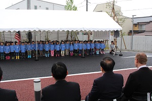 合唱する北幼保園児