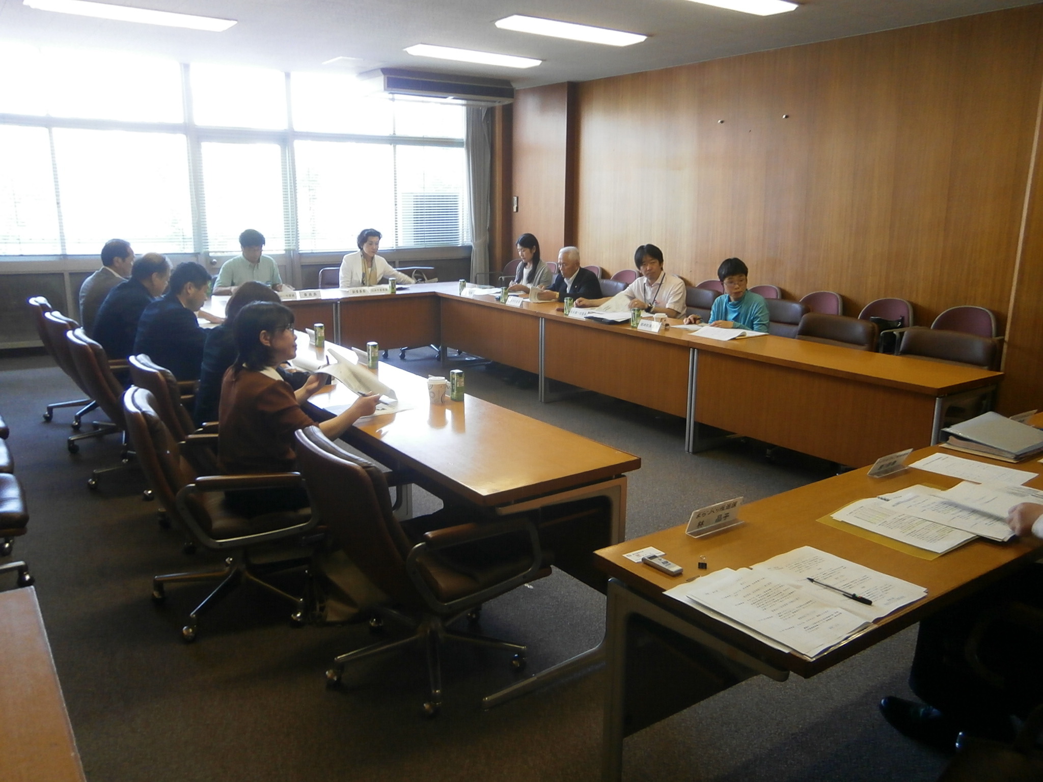 多文化共生推進会議委員の委嘱式の様子