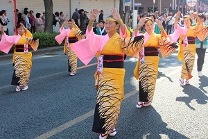 「おはら祭り」に参加する大垣市訪問団