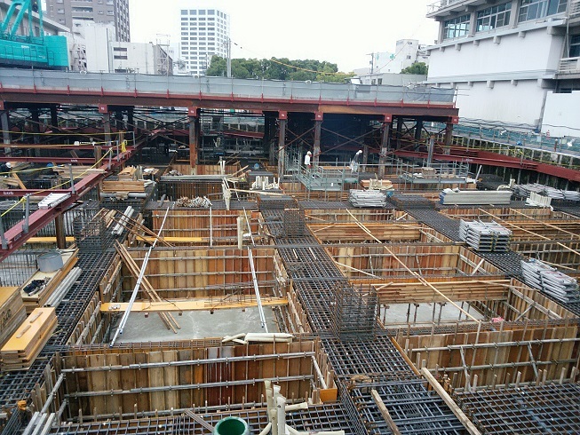 基礎型枠工事(開始)