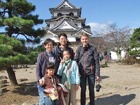 学生と一緒に日本文化に触れる