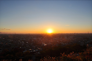 金生山から眺める日の出の写真