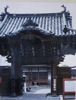 円通寺山門の写真