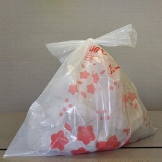 袋の口をしばってだしてください。