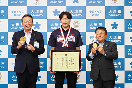 スイトピア章を受章した鈴村健太選手