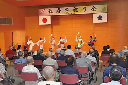 式典後に行われた日本舞踊の披露