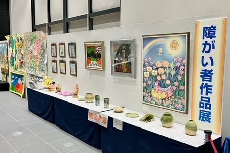 障がい者作品展昨年の様子
