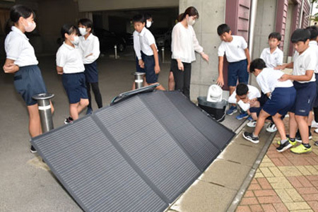 ポータブル太陽光発電機