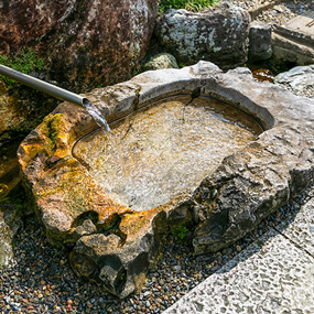 春日神社「春日の宮湧き出ずる名水」(本今町)の写真