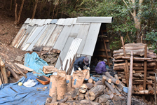 新たに完成した炭焼き小屋の写真