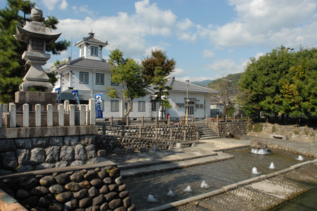 赤坂港会館と川湊跡の写真