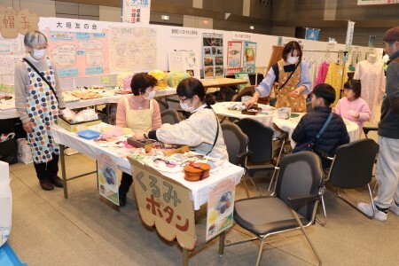 体験コーナーや活動紹介のパネル展など