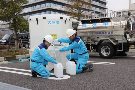 ポリタンクへの給水