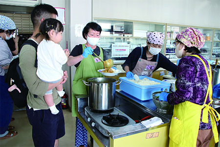 児童館で開かれた「みんなの食堂」