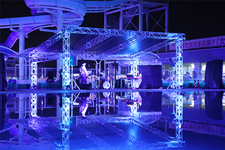 ステージでの生演奏