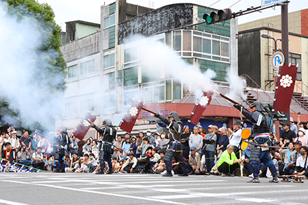 大垣城鉄砲隊による火縄銃の演武