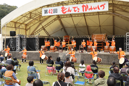 上石津もんでこ太鼓保存会による演奏