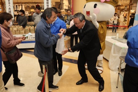 来場者に先着で牛乳をプレゼント