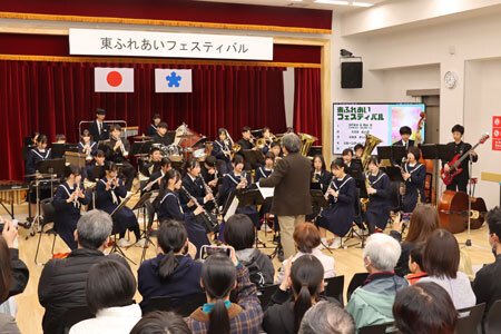 大垣東中吹奏楽部の演奏