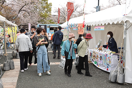 芭蕉祭での観光交流物産展